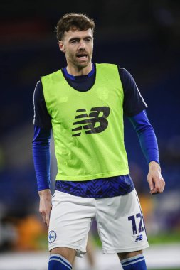 Cardiff City 'den Calum Chambers, 25 Şubat 2025' te Cardiff City Stadyumu 'nda Cardiff City ile Hull City arasındaki Sky Bet Şampiyonası karşılaşması öncesinde ısınıyor.