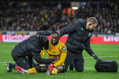 Wolverhampton Wanderers takımından Toti Gomes, Premier League maçında Wolverhampton Wanderers Fulham 'a karşı Molineux, Wolverhampton, Birleşik Krallık' ta 25 Şubat 2025 'te oynanan maçta başından yaralandığı için tedavi görüyor.