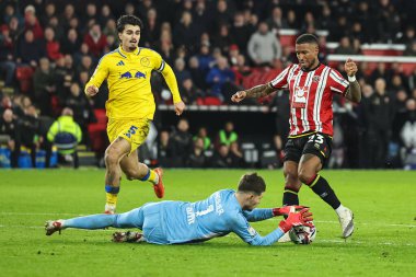 Leeds United takımından Illan Meslier, Sheffield United 'ın 24 Şubat 2025' te Bramall Lane, Sheffield, İngiltere 'de oynanan Sheffield United-Leeds maçında Sheffield United' ın ayaklarının dibinde kurtarıyor.