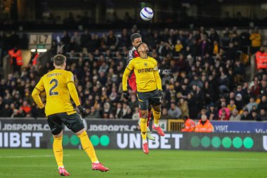 Fulham 'dan Ryan Sessegnon Premier League maçında Wolverhampton Wanderers Fulham' a karşı Molineux, Wolverhampton, Birleşik Krallık 'ta 25 Şubat 2025' te yüksek topu kazandı.