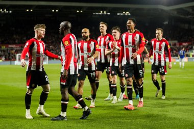 Brentford 'dan Yoane Wissa, Premier League maçında Brentford Everton' a karşı Gtech Community Stadyumu, Londra, Birleşik Krallık 'ta 26 Şubat 2025' te oynanan karşılaşmada takım arkadaşları ile golünü kutluyor.