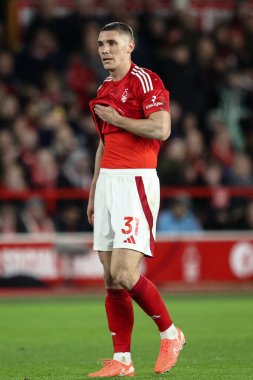 Nottingham Ormanı 'ndan Nikola Milenkovi Premier Lig maçı sırasında Nottingham Forest Arsenal' e karşı City Ground, Nottingham, Birleşik Krallık, 26 Şubat 2025