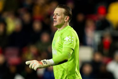 Everton 'dan Jordan Pickford, 26 Şubat 2025' te İngiltere 'deki Gtech Community Stadyumu' nda oynanan Premier League karşılaşmasında takıma talimat verir.