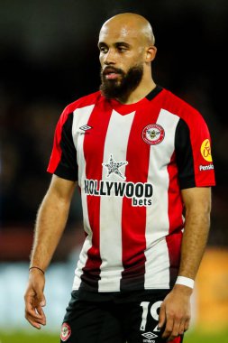 Brentford 'dan Bryan Mbeumo, Premier Lig maçında Brentford Everton' a karşı Gtech Community Stadyumu, Londra, 26 Şubat 2025 'te seyrediyor.