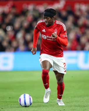 Nottingham Ormanı 'ndan Anthony Elanga Premier League maçı sırasında Nottingham Forest' a karşı Arsenal City Ground, Nottingham, Birleşik Krallık 'ta 26 Şubat 2025' te oynanan maçta topla birlikte.