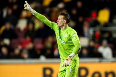 Everton 'dan Jordan Pickford, 26 Şubat 2025' te İngiltere 'deki Gtech Community Stadyumu' nda oynanan Premier League karşılaşmasında takıma talimat verir.