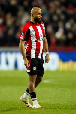 Brentford 'dan Bryan Mbeumo, Premier Lig maçında Brentford Everton' a karşı Gtech Community Stadyumu, Londra, 26 Şubat 2025 'te seyrediyor.