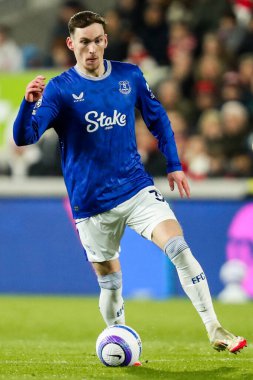 Everton 'dan James Garner, Premier Lig maçında topla koşuyor Brentford Everton' a karşı The Gtech Community Stadyumu, Londra, Birleşik Krallık, 26 Şubat 2025