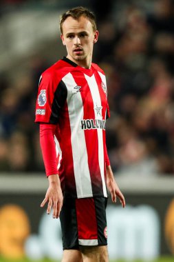 Brentford 'dan Mikkel Damsgaard, Premier League maçında Brentford Everton' a karşı Gtech Community Stadyumu, Londra, 26 Şubat 2025 'te seyrediyor.