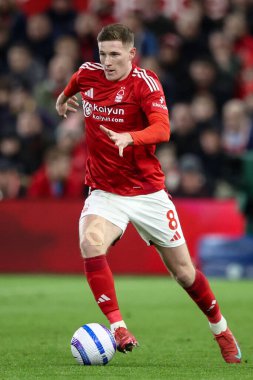 Nottingham Ormanı 'ndan Elliot Anderson Premier League maçı sırasında topla Nottingham Forest' a karşı Arsenal City Ground, Nottingham, Birleşik Krallık 'ta, 26 Şubat 2025