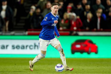 Everton 'dan James Garner, Premier Lig maçında topla koşuyor Brentford Everton' a karşı The Gtech Community Stadyumu, Londra, Birleşik Krallık, 26 Şubat 2025