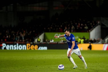 Everton 'dan Jack Harrison, Premier Lig maçında Brentford Everton' a karşı Gtech Community Stadyumu 'nda 26 Şubat 2025' te serbest atış yaptı.