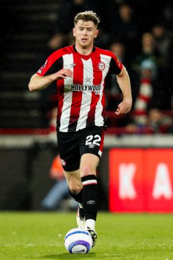 Brentford 'dan Nathan Collins, Premier League maçı sırasında topla koşuyor Brentford Everton' a karşı Gtech Community Stadyumu, Londra, Birleşik Krallık, 26 Şubat 2025