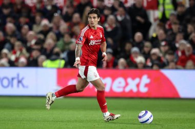 Nottingham Ormanı 'ndan Nicols Domnguez Premier League maçında topla Nottingham Forest' a karşı Arsenal City Ground, Nottingham, Birleşik Krallık 'ta 26 Şubat 2025' te