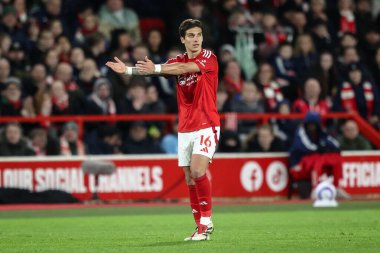 Nottingham Ormanı 'ndan Nicols Domnguez, Nottingham Forest' ın 26 Şubat 2025 'te City Ground, Nottingham' da Arsenal 'e karşı oynadığı Premier League maçında tepki gösterdi.