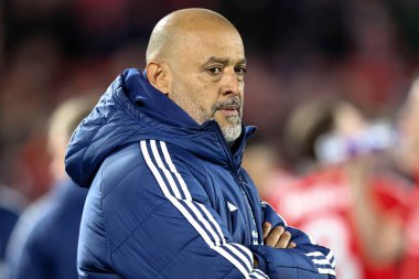 Nottingham Ormanı 'nın Nuno Esprito Santo teknik direktörü Premier Lig maçı sırasında Nottingham Forest' a karşı Arsenal City Ground, Nottingham, İngiltere 'de, 26 Şubat 2025' te seyrediyor.