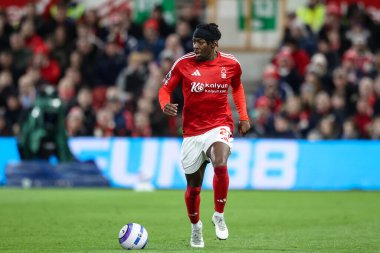 Nottingham Ormanı 'ndan Anthony Elanga Premier League maçı sırasında Nottingham Forest' a karşı Arsenal City Ground, Nottingham, Birleşik Krallık 'ta 26 Şubat 2025' te oynanan maçta topla birlikte.