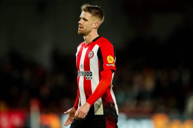 Brentford 'dan Kristoffer Ajer, 26 Şubat 2025' te İngiltere 'deki The Gtech Community Stadyumu' nda oynanan Premier League karşılaşmasında Brentford-Everton maçında tepki gösterdi.