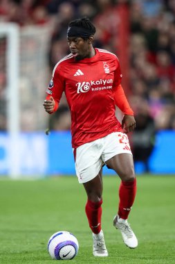 Nottingham Ormanı 'ndan Anthony Elanga, Premier League maçında Nottingham Forest' a karşı Arsenal City Ground, Nottingham, Birleşik Krallık 'ta 26 Şubat 2025' te top sürüyor.