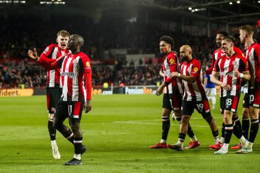 Brentford 'dan Yoane Wissa, Premier League maçında Brentford Everton' a karşı Gtech Community Stadyumu, Londra, Birleşik Krallık 'ta 26 Şubat 2025' te oynanan karşılaşmada takım arkadaşları ile golünü kutluyor.