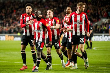 Brentford 'dan Yoane Wissa, Premier League maçında Brentford Everton' a karşı Gtech Community Stadyumu, Londra, Birleşik Krallık 'ta 26 Şubat 2025' te oynanan karşılaşmada takım arkadaşları ile golünü kutluyor.