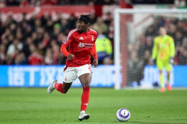 Nottingham Ormanı 'ndan Anthony Elanga, Premier League maçında Nottingham Forest' a karşı Arsenal City Ground, Nottingham, Birleşik Krallık 'ta 26 Şubat 2025' te top sürüyor.