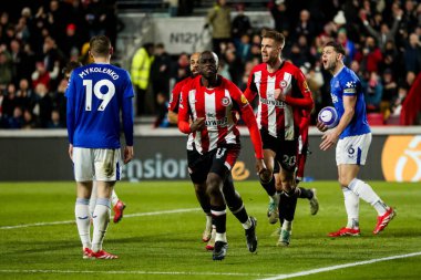 Brentford 'dan Yoane Wissa, Premier League maçı Brentford Everton' a karşı 26 Şubat 2025 'te Londra' daki Gtech Community Stadyumu 'nda 1-0 kazanma hedefini kutluyor.