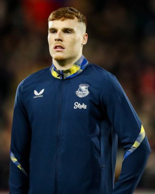 Everton 'dan Jake OBrien, 26 Şubat 2025' te İngiltere 'deki Gtech Community Stadyumu' nda oynanan Premier League karşılaşması öncesinde sıralanır.