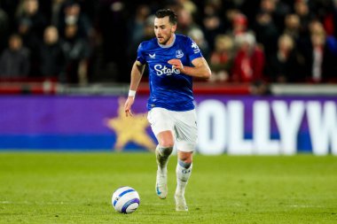 Everton 'dan Jack Harrison Premier Lig karşılaşmasında topla koşuyor Brentford Everton' a karşı Gtech Community Stadyumu, Londra, Birleşik Krallık, 26 Şubat 2025
