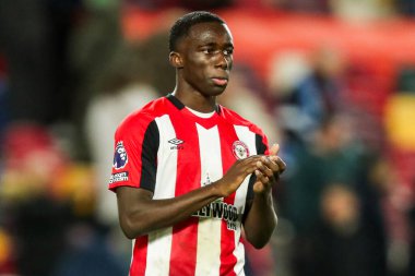 Brentford 'dan Michael Kayode, 26 Şubat 2025' te İngiltere 'deki Gtech Community Stadyumu' nda oynanan Premier League karşılaşması sonrasında takımlar berabere kaldıktan sonra taraftarları kabul ediyor.
