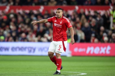 Nottingham Ormanı 'ndan Murillo, İngiltere' nin Nottingham şehrinde oynanan Premier League maçında takımına talimat verir.