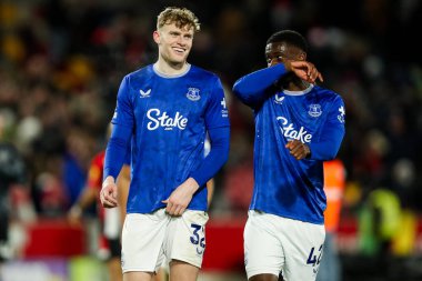 Everton 'dan Jarrad Branthwaite ve Tim Iroegbunam, Premier League maçı Brentford Everton' a karşı Gtech Community Stadyumu 'nda 26 Şubat 2025' te oynanan maç sonrasında takımlar berabere kalınca tepki verdiler.