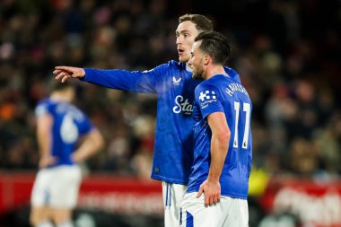 Everton 'dan James Garner, 26 Şubat 2025' te İngiltere 'deki Gtech Community Stadyumu' nda oynanan Premier League maçı sırasında Jack Harrison 'la konuştu.