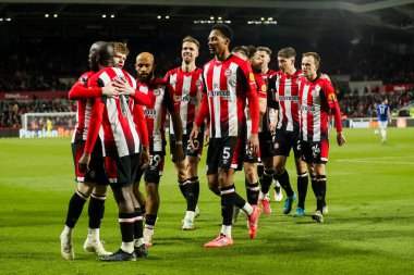 Brentford 'dan Yoane Wissa, Premier League maçında Brentford Everton' a karşı Gtech Community Stadyumu, Londra, Birleşik Krallık 'ta 26 Şubat 2025' te oynanan karşılaşmada takım arkadaşları ile golünü kutluyor.