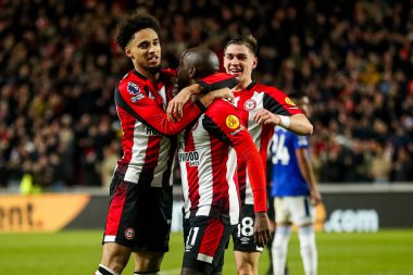 Brentford 'dan Yoane Wissa, Premier League maçında Brentford Everton' a karşı Gtech Community Stadyumu, Londra, Birleşik Krallık 'ta 26 Şubat 2025' te oynanan karşılaşmada takım arkadaşları ile golünü kutluyor.