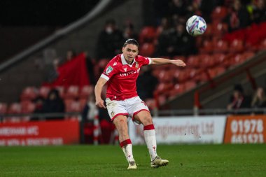 Wrexham 'dan George Dobson, 26 Şubat 2025' te İngiltere 'nin Wrexham Cae Ras kentinde oynanan Wrexham vs Peterborough United yarı final maçında pas attı.