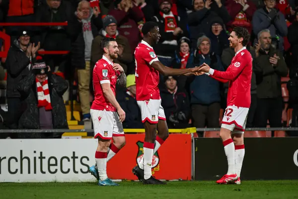 Wrexham 'dan Modou Faal, Wrexham-Peterborough United, Wrexham, Wrexham, Birleşik Krallık, 26 Şubat 2025' te oynanan The Vertu Trophy Yarı Finalleri 'nde 1-0 kazanma hedefini kutluyor.