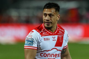 Hull KR takımından Sauaso Sue, 27 Şubat 2025 'te İngiltere' nin Hull kentinde oynanan Sewell Group Craven Park 'ta oynanan Betfred Süper Lig 3. Hull KR-Salford Red Devils karşılaşmasında ısınma turunda