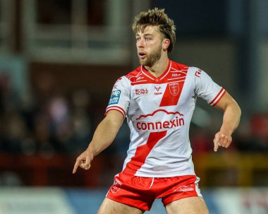 Hull KR 'dan Danny Richardson, 27 Şubat 2025' te Birleşik Krallık 'ın başkenti Hull' da düzenlenen Betfred Süper Lig 3. Hull KR-Salford Red Devils maçında takım arkadaşlarına talimat verdi.