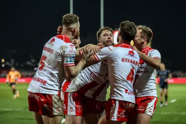 Hull KR 'dan Jack Broadbent, 27 Şubat 2025' te İngiltere 'nin Hull kenti Kingston' daki Sewell Group Craven Park 'ta oynanan Betfred Süper Lig 3. Hull KR-Salford Red Devils karşılaşmasında denemesini kutluyor.