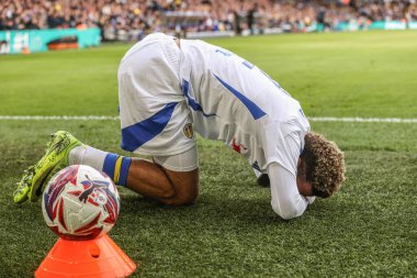 Leeds United takımından Jayden Bogle, 1 Mart 2025 'te Leeds Road, İngiltere' de oynanan Sky Bet Şampiyonası maçında sakatlandı.