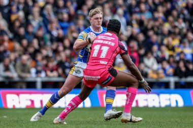 Leeds Rhinos takımından James McDonnell, 2 Mart 2025 tarihinde Leeds Stadyumu 'nda oynanan Betfred Süper Lig 3. tur karşılaşmasında Castleford Tigers' a karşı oynanan Betfred Süper Ligi karşılaşmasında Jeremiah Simbiken 'i geçti.