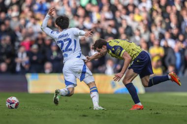 Leeds United takımından Ao Tanaka, West Bromwich Albion 'dan Jayson Molumby' nin 1 Mart 2025 'te Elland Road, İngiltere' de oynanan Sky Bet Şampiyonası maçında Leeds United ile West Bromwich Albion maçında faul yaptı.