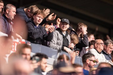 Bolton Wanderers taraftarları 1 Mart 2025 'te Wrexham' a karşı SToK Cae Ras, Wrexham, İngiltere