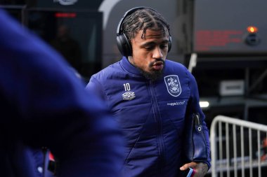 Huddersfield Town 'dan Josh Koroma, 1 Mart 2025' te İngiltere 'nin başkenti Lamex Stadyumu' nda oynanan Stevenage-Huddersfield Town maçı öncesinde geliyor.