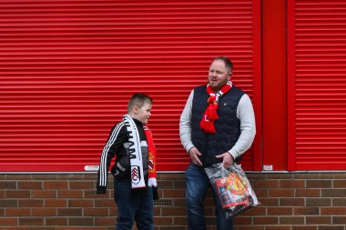 Taraftarlar, 2 Mart 2025 'te Old Trafford, Manchester, İngiltere' de oynanan 5. Raund Manchester United - Fulham karşılaşmasına katılacak.