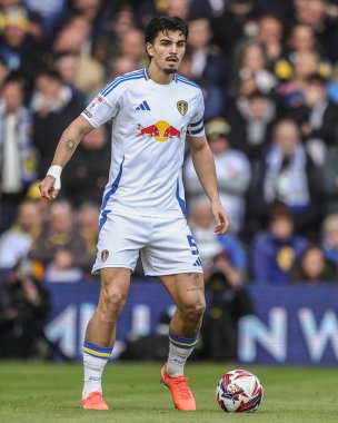 Leeds United takımının oyuncusu Pascal Struijk, 1 Mart 2025 tarihinde Leeds United ile West Bromwich Albion arasında oynanan Sky Bet Şampiyonası maçında...
