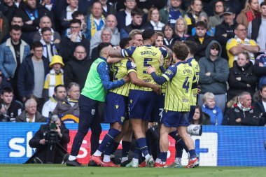 West Bromwich Albion takımından John Swift, 1 Mart 2025 'te İngiltere' nin Elland Road kentinde oynanan Sky Bet Şampiyonası maçında 1-1 'lik galibiyet golünü kutluyor.