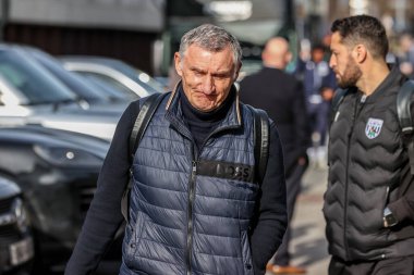 Tony Mowbray, West Bromwich Albion takımının teknik direktörü. 1 Mart 2025 'te Leeds United, West Bromwich Albion' a karşı.