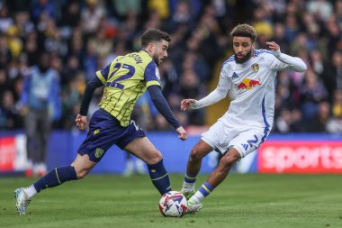 West Bromwich Albion 'dan Mikey Johnston ve Leeds United takımından Jayden Bogle, 1 Mart 2025' te Elland Road, İngiltere 'de oynanan Sky Bet Şampiyonası maçında top için Leeds United ile West Bromwich Albion karşı karşıya geldiler.